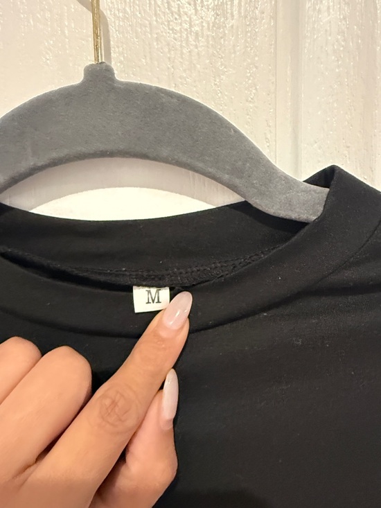 🌴Black basic cropped tee - Picture 3 of 5